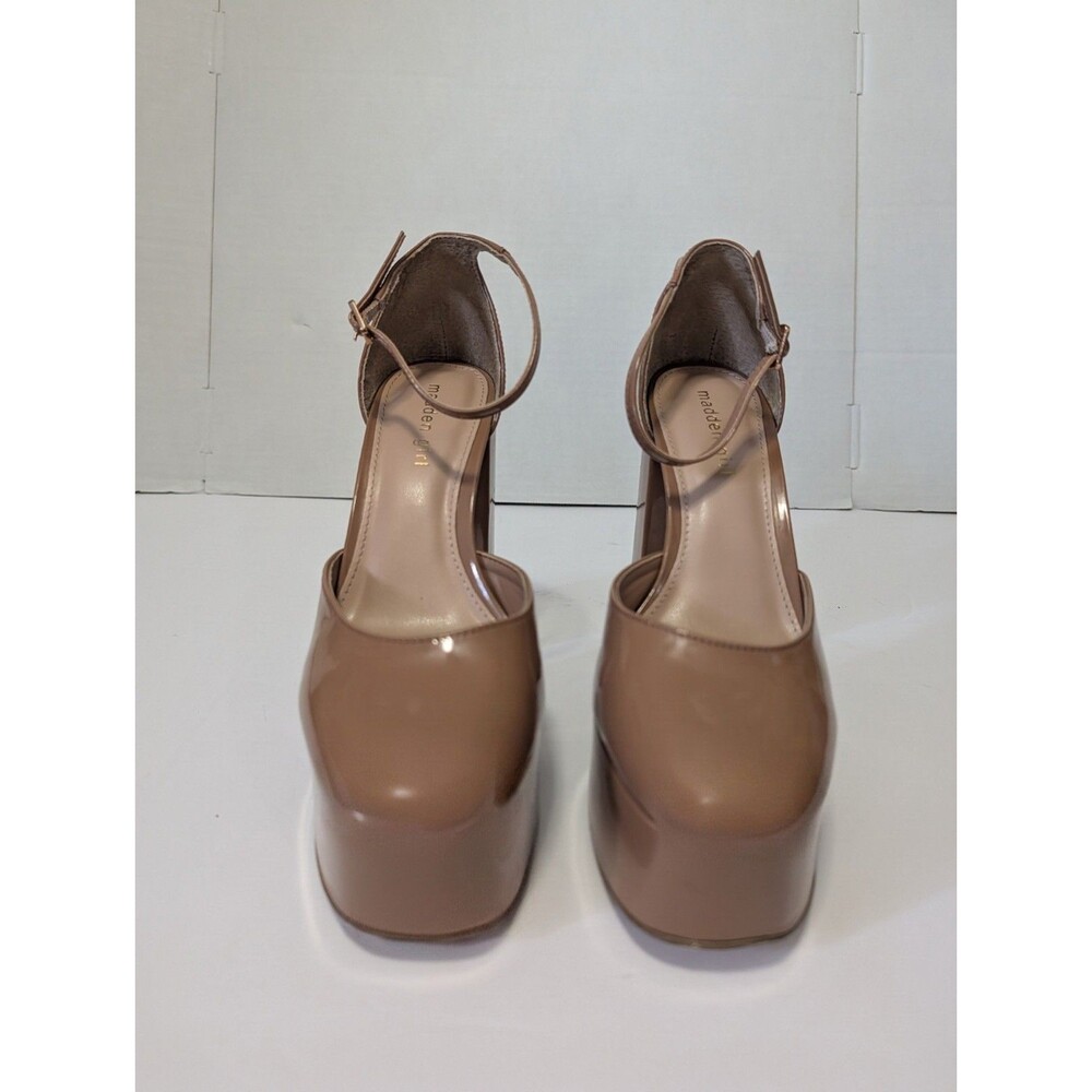 Madden Girl Womens Dion Buckle Ankle Strap Platform Heels 7.5 M Camel (Tan)